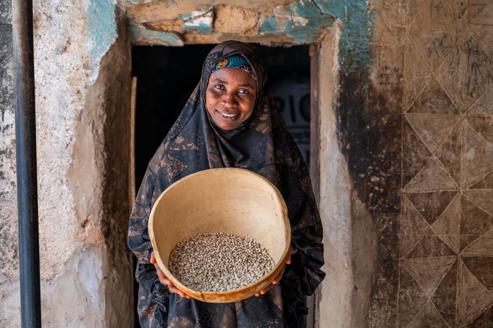 Portrait of Ramatu Alhaji Yusuf, a smallholder farmer and community leader, who empowers other women farmers to adopt climate resilient practices that cultivate improved cowpea varieties in Bichi, Kano State, Nigeria on April 2, 2025.