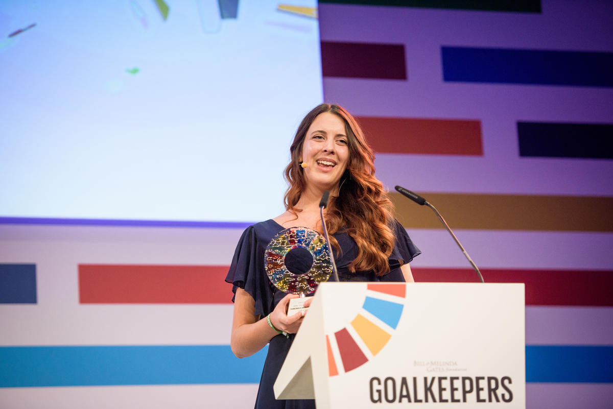 Cornelia Röper of Wefugees, recipient of the first German Goalkeepers Changemaker Award, speaks on stage at the 2018 Goalkeepers event in Berlin, Germany. ©Gates Archive/Jacobia Dahm