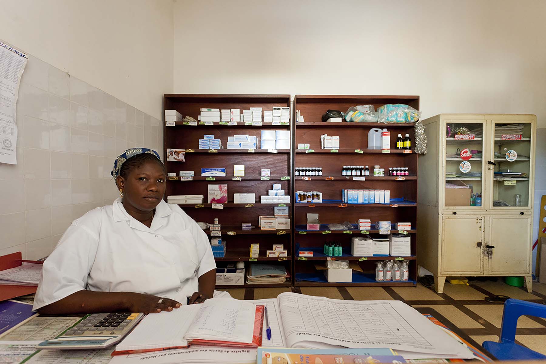 解决了供应链的问题后，现在塞内加尔的女性即使是第一次来诊所寻求避孕服务也能及时获得。（塞内加尔达喀尔）